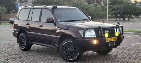 A picture of TOYOTA LAND CRUISER VX BEI MILLION 68 0789200764
