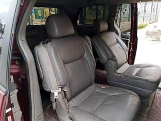 A picture of Toyota sienna XLE 06 07