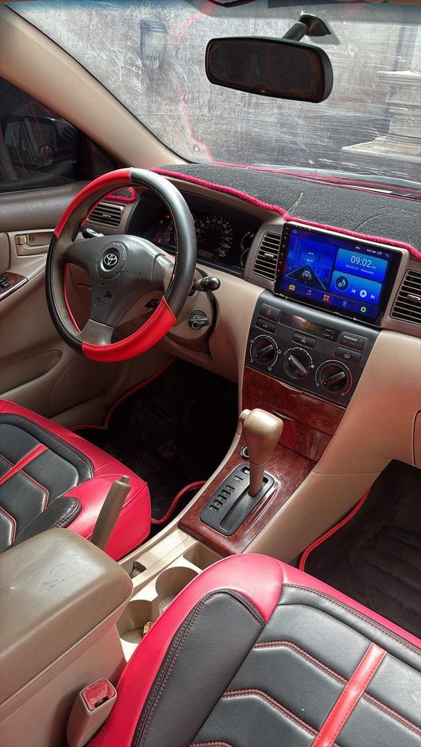 A picture of Toyota Corolla LE 05