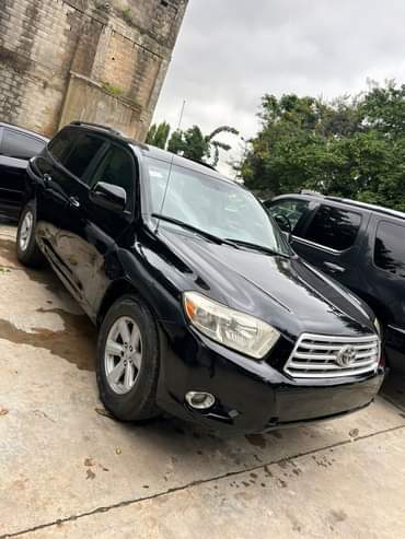 A picture of Clean registered Toyota Highlander 2009 model Price 8 5m Location