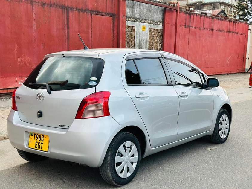 A picture of VITZ NEWMODEL Year 2005 PRICE 13.5M 0654065022