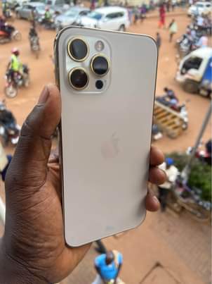 A picture of IPhone 12 Pro Max 256gb