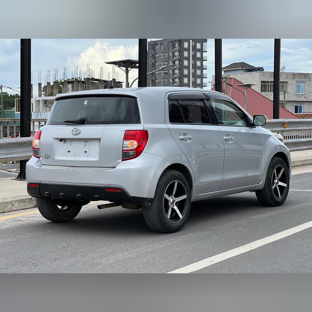 A picture of TOYOTA IST NEW