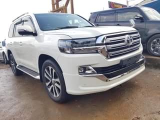 A picture of LAND CRUISER V8 UBR PRICE 235M PETROL WSTUP0759539100 CALL0776717226