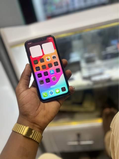 A picture of IPHONE 11 pro