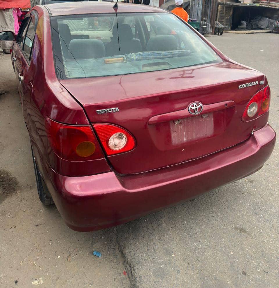 A picture of Toyota corolla 04