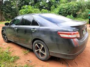 A picture of Sorry for the dirt i don wash this car 3