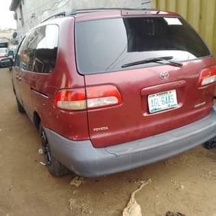 A picture of 2002 Toyota sieana