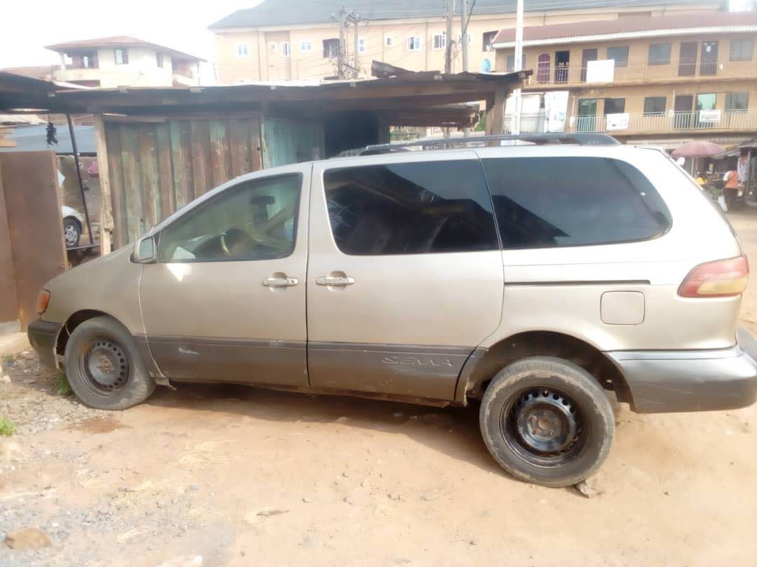 A picture of Toyota Sienna