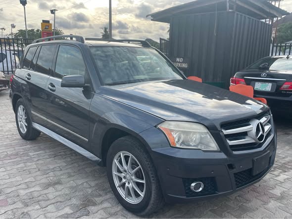A picture of 2010 MERCEDES BENZ GLK350