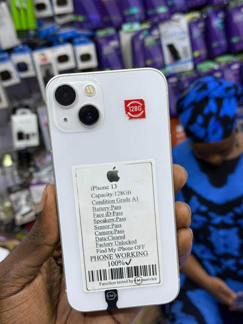 A picture of IPHONE 13 128GB CLEAN MASAVU DOUBLE LINE UGSHS 1100000