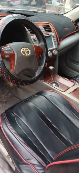 A picture of 2010 Toyota camry le