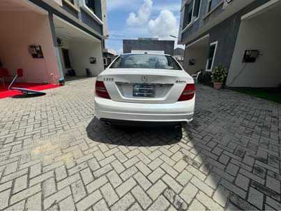 A picture of Mercedes benz c300 2010 toks 11.5m last last