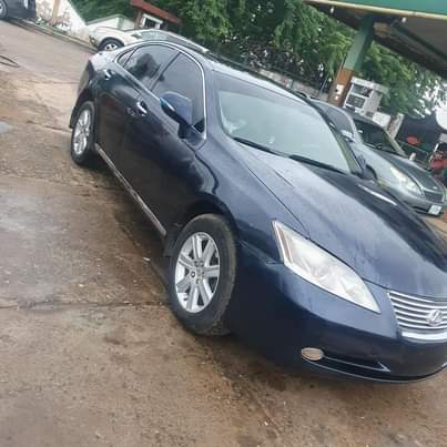 A picture of LEXUS ES350