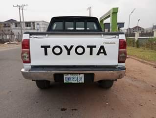 A picture of Clean 2012 manual Hilux 12 8m