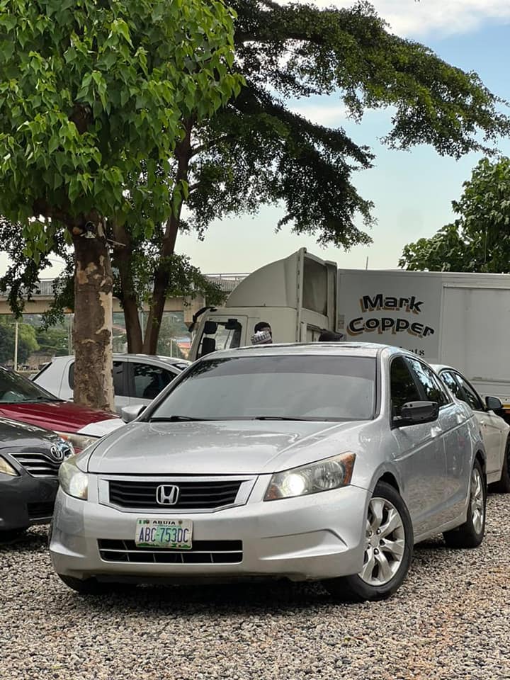 A picture of Belgium escape 2010 2011 Honda Accord 6.5m