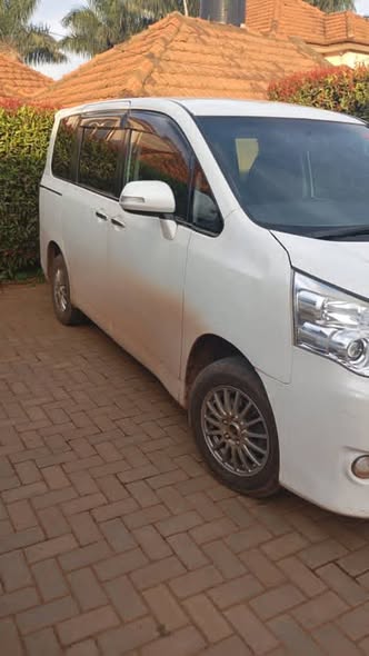 A picture of Toyota Noah