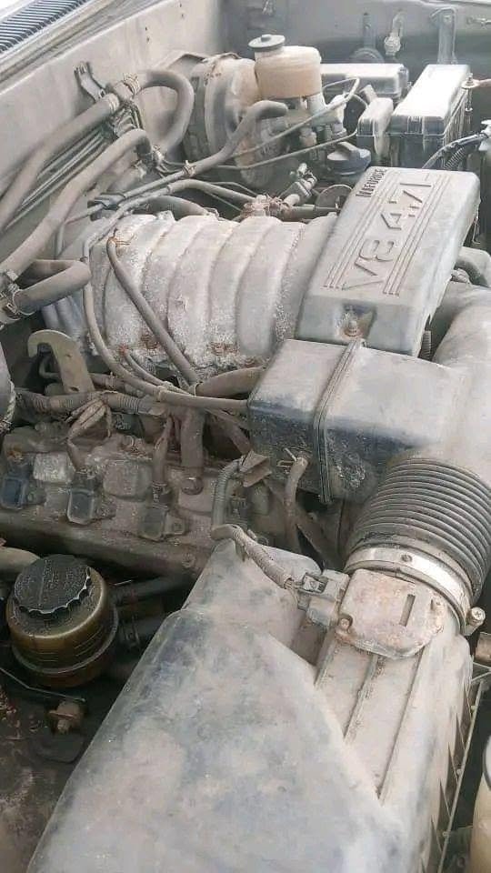 A picture of 2004 Toyota sequoia