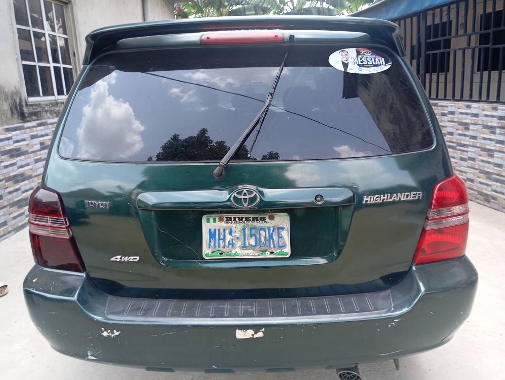 A picture of Toyota Highlander 2004 5 Model