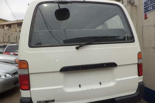 A picture of Very Neat Toyota Hiace Bus percent first body 800K