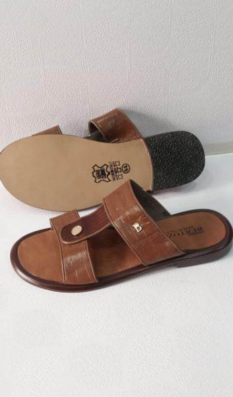 A picture of Original Shoes Price 25 000