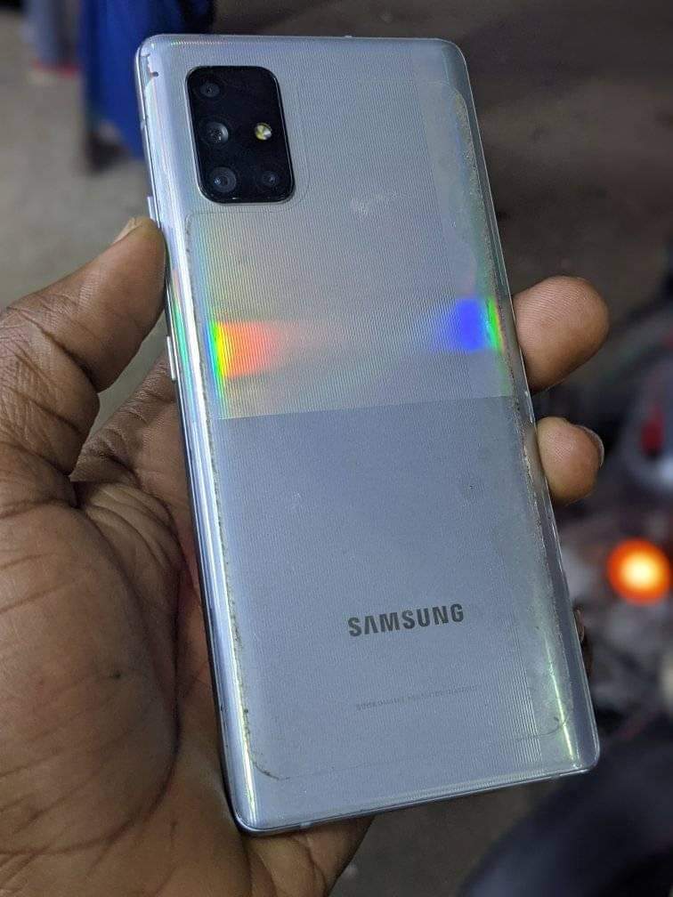 A picture of SAMSUNG A71 5G