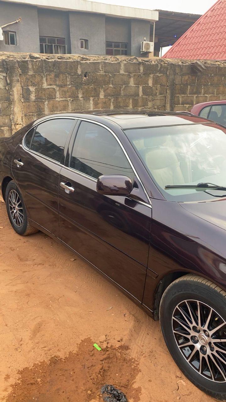 A picture of 2005 ES330 lexus