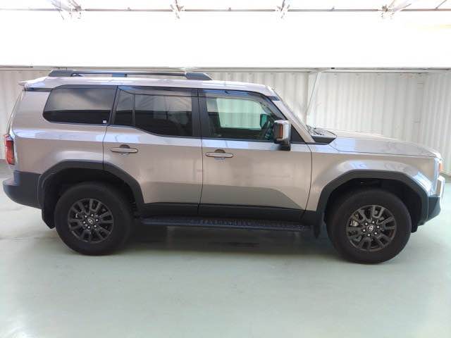 A picture of TOYOTA LANDCRUISER 2024