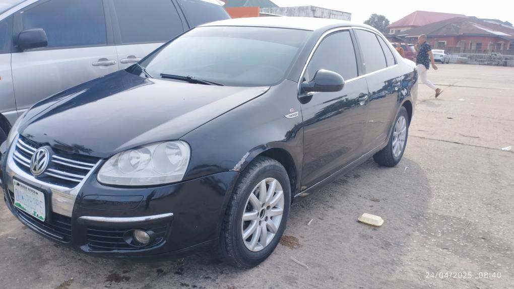 A picture of 2010 Volkswagen Jetta 1.6 capacity Engine 