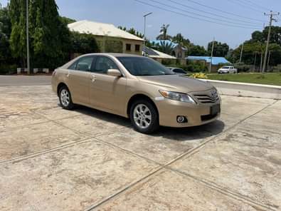 A picture of FOREIGN USED TOYOTA CAMRY LE 2010 MODEL WITH ITS ORIGINAL