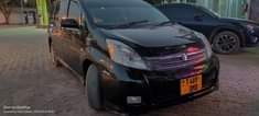 A picture of Toyota ISIS platana