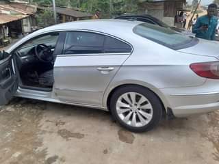 A picture of Toks standard 2010 Passat CC.