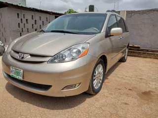 A picture of 2008 Toyota Sienna XLE