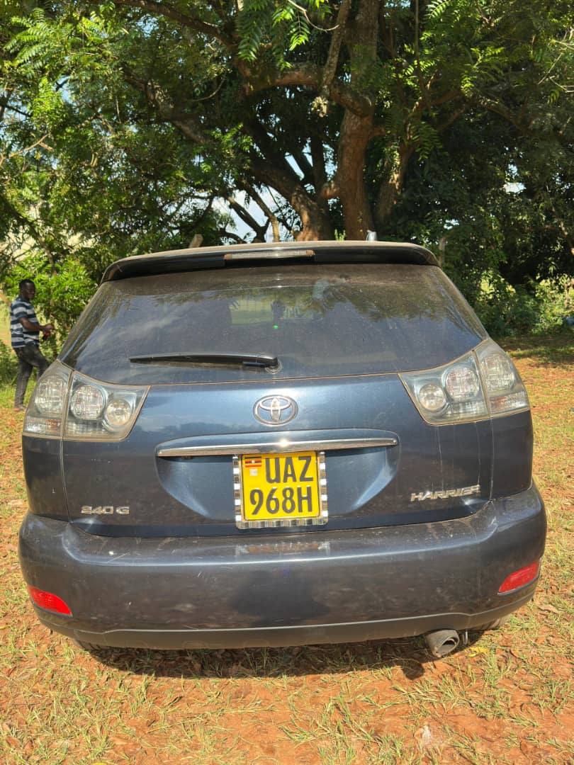 A picture of Toyota Harrier 2.4cc. 22m. Call 0703829297