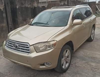 A picture of Toyota Highlander 2008