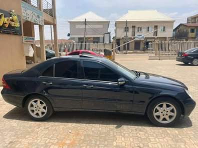 A picture of Neatly used 4pugs Mercedes Benz c200 04 05 model Location