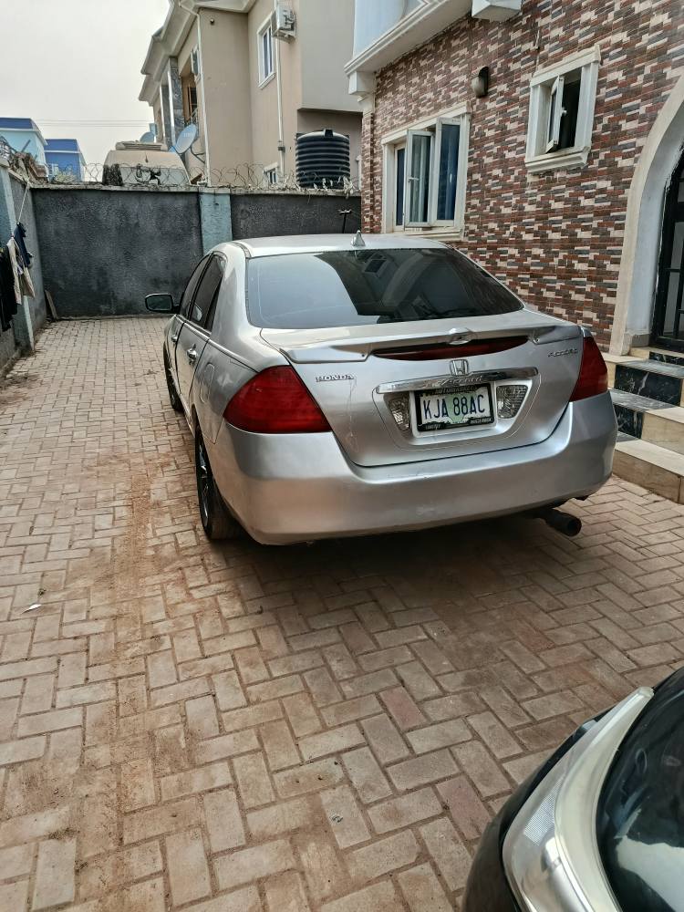 A picture of 2007 honda dc