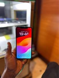 A picture of iPhone XS Max 256gb clean duos sim