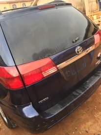 A picture of 2005 Toyota sienna