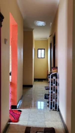 A picture of 0789659702 0656394984