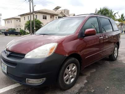 A picture of Toyota sienna XLE 06 07