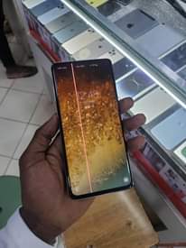 A picture of Samsung galaxy S10 plus Storage 128gb 8gb ram 350 000