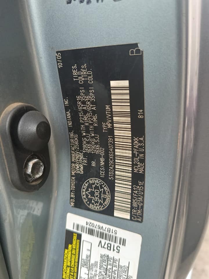 A picture of First body 2006 Toyota sienna