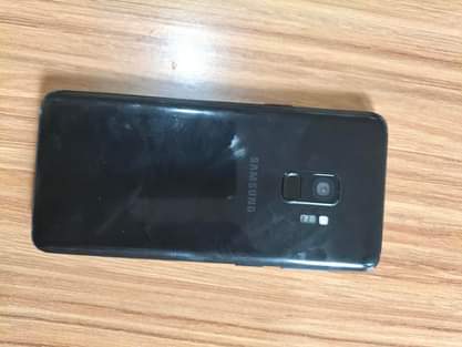 A picture of Samsung S9 Plain