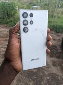 A picture of Samsung Galaxy s22 ultra copy gb512 ram12 net5g 0686820249