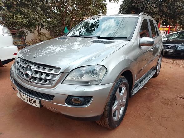 A picture of Benz ml 35millions good condition CALL 0786 92 82 59