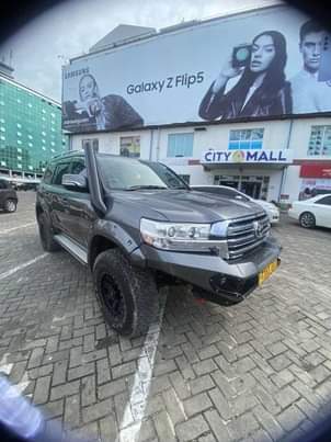 A picture of LAND CRUSER GXR V8
