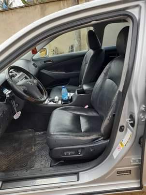 A picture of Pristine clean and neat foreign used Lexus ES350 2011 full