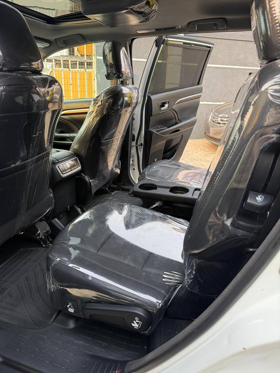 A picture of Distress Sale Foreign Used Toyota Highlander 2016 Limited 2025 Entry