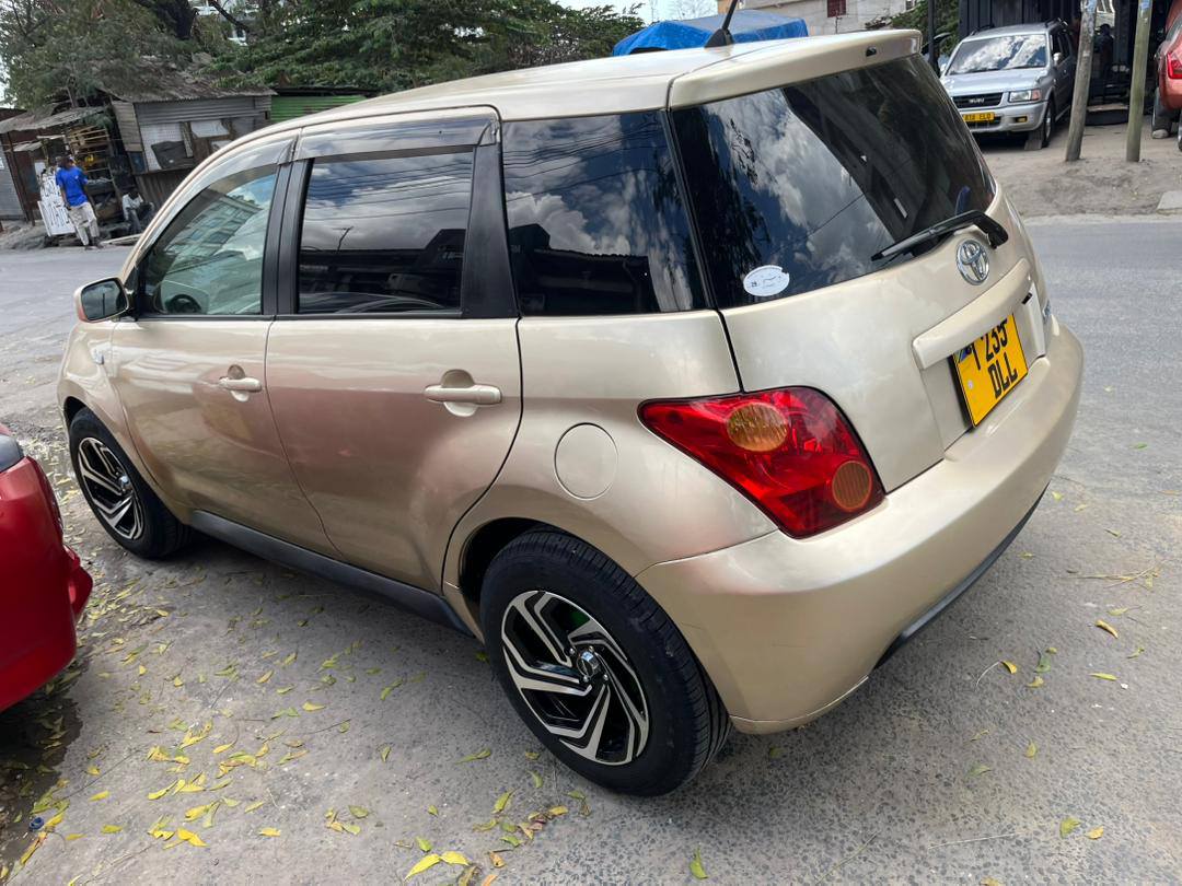 A picture of TOYOTA IST